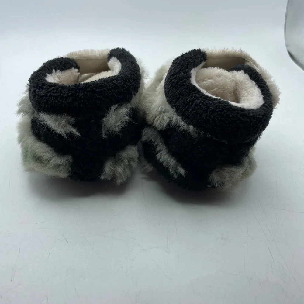 UGG Bixbee Panda Bear infant Slippers Cozy Comfort size 2-3